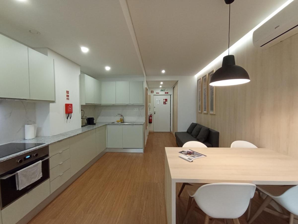 715 Gale Apartment Wi-Fi, Estacionamento Порту Экстерьер фото